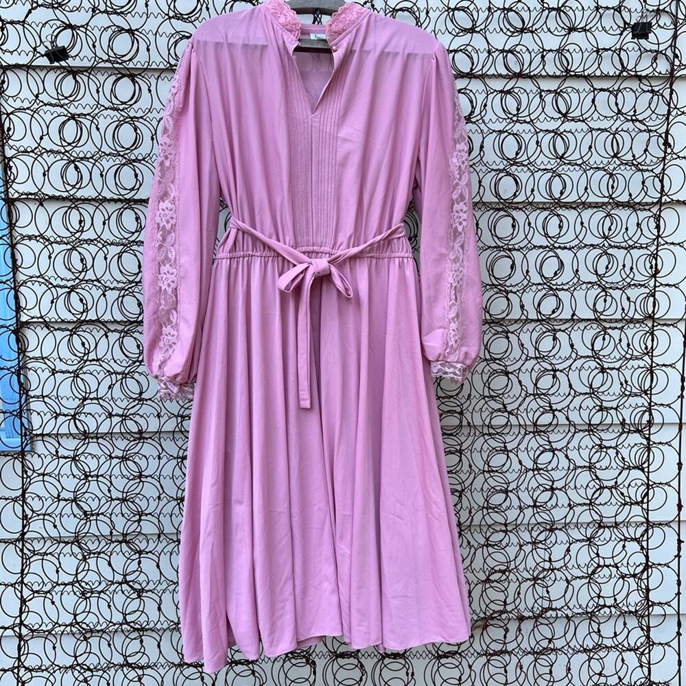 Vintage 70s Pink shirred V-neck peekaboo lace long sleeve belted shirt dress XL